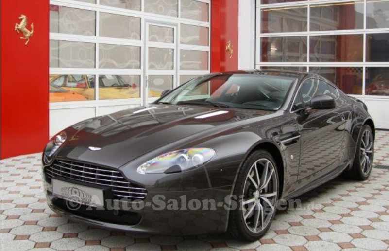 ASTON MARTIN V8 (01/01/2011) - 